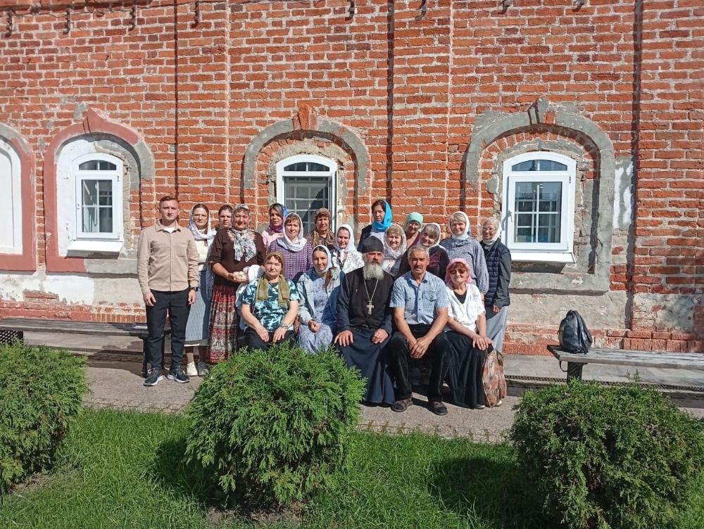 Прихожане Свято-Андреевского храма совершили паломничество в Дивеево, Муром и Санаксары
