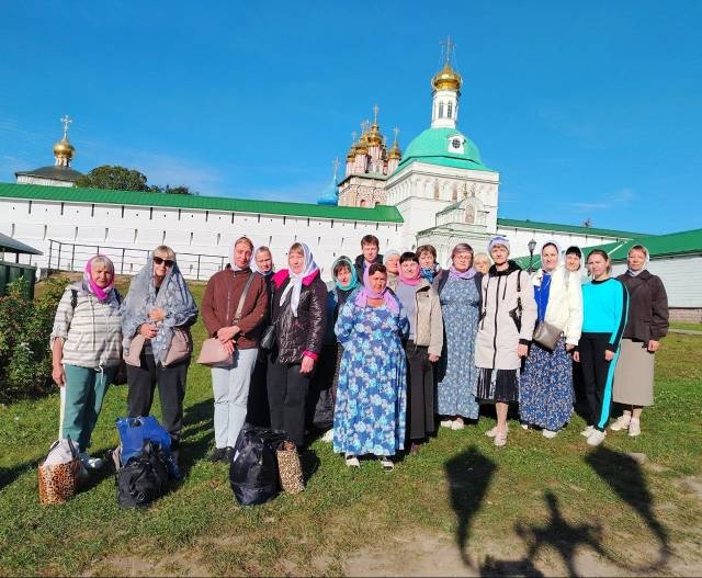 Прихожане храмов Пугачёва и Ивантеевки совершили паломническую поездку по святым местам Московской области