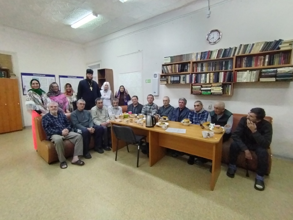Волонтеры и сестры милосердия посетили подопечных комплексного центра социального обслуживания населения