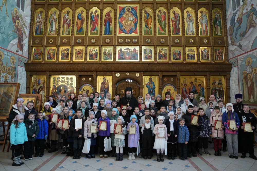 Епископ Варфоломей наградил победителей конкурсов детского творчества Балаковской епархии