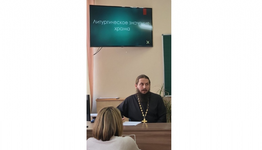 Руководитель отдела религиозного образования и катехизации принял участие в заседании методического объединения учителей ОРКСЭ и ОДНКНР