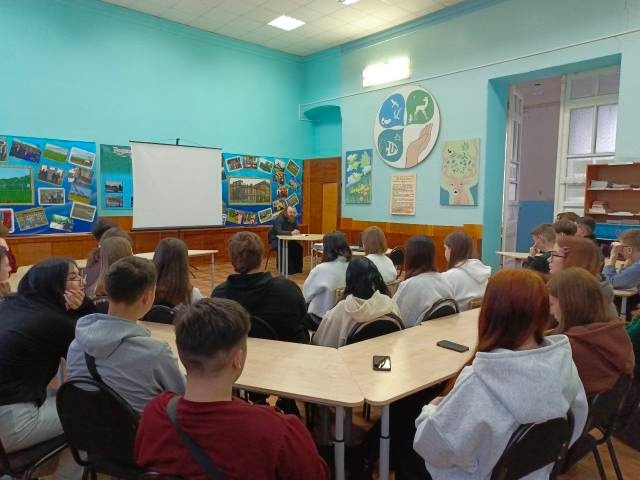 Клирик Свято-Воскресенского собора встретился со студентами