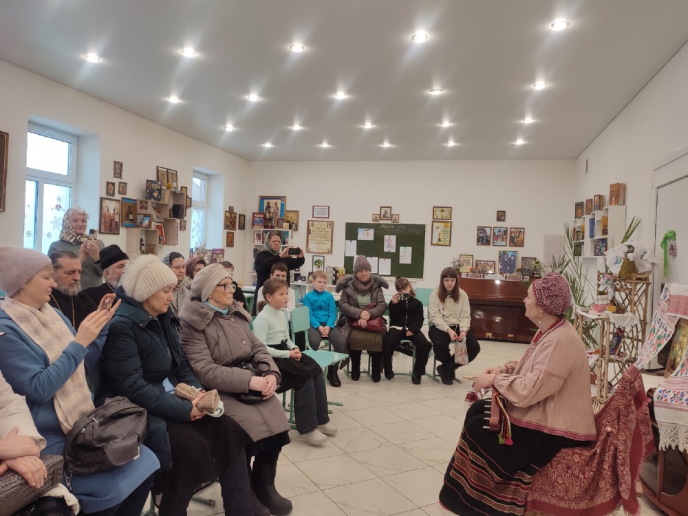 Для прихожан Свято-Андреевского храма г. Маркса прошёл концерт «Как родители жили, так и нас благословили!»