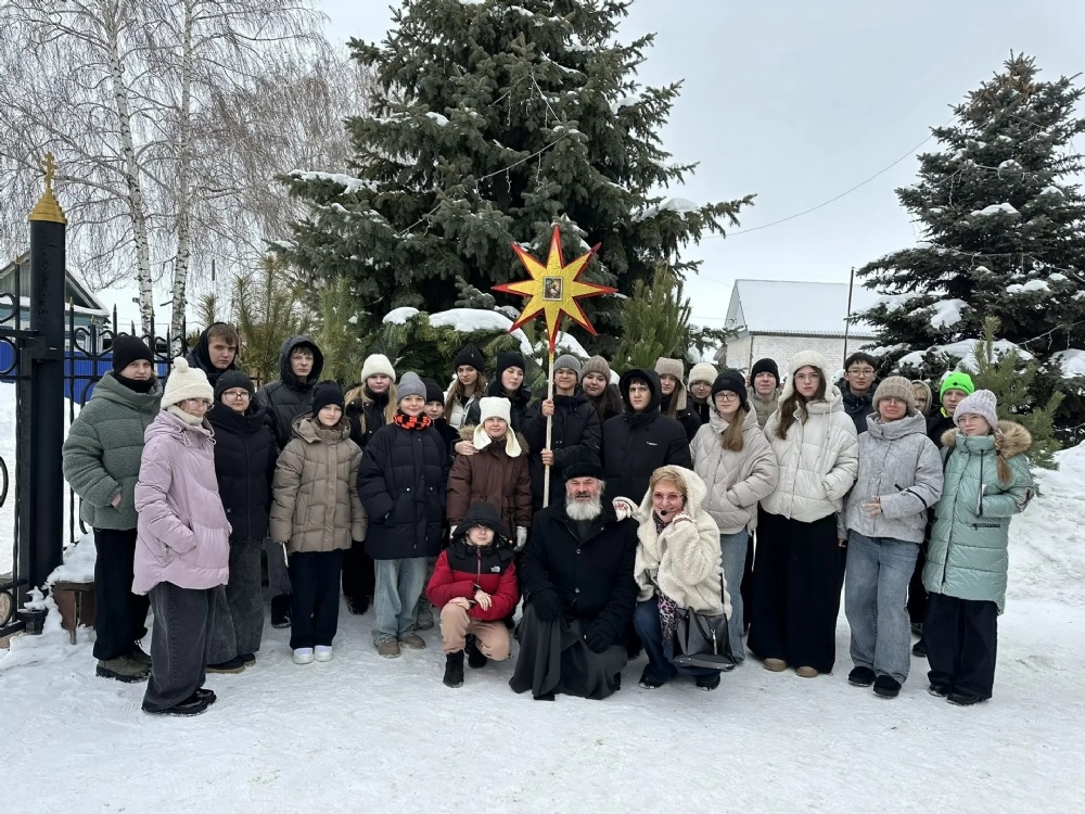 Учащиеся из г. Аткарска посетили Свято-Андреевский храм г. Маркса