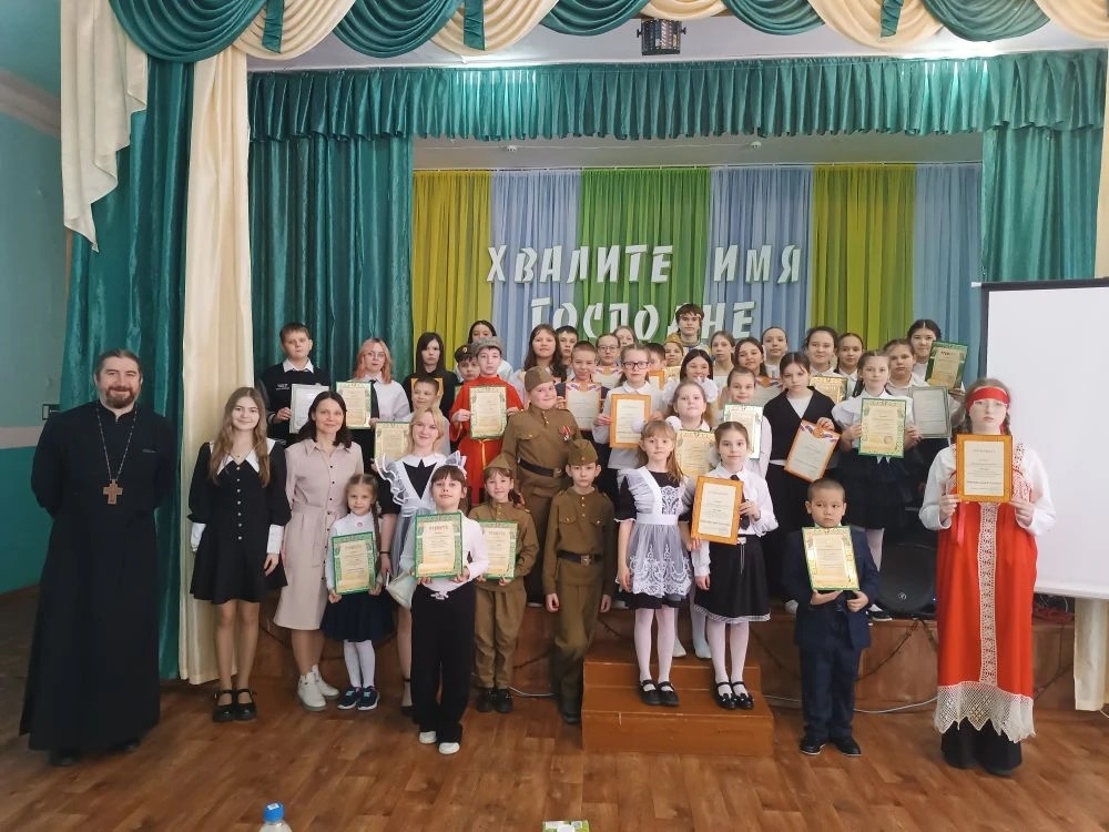 В поселке Петровский прошел муниципальный конкурс чтецов «Хвалите имя Господне»