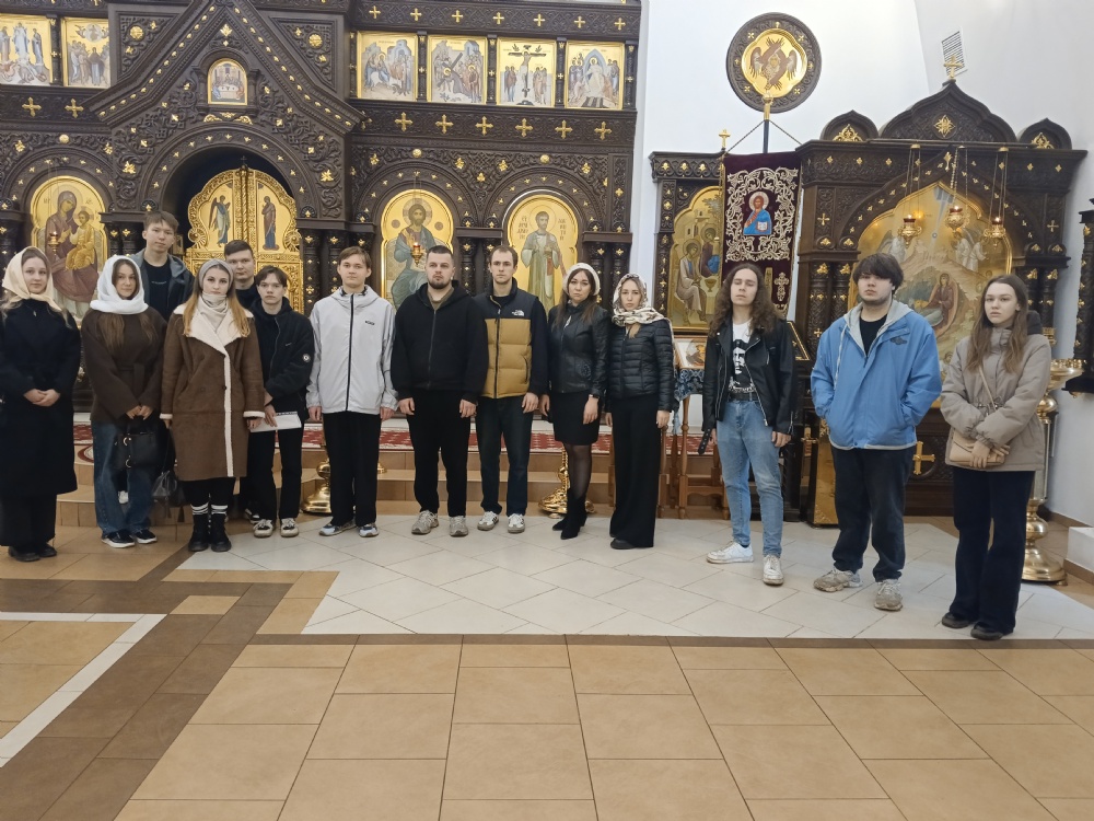 Студенты и преподаватели Балаковского филиала РАНХиГС посетили с экскурсией храм Рождества Христова г. Балаково