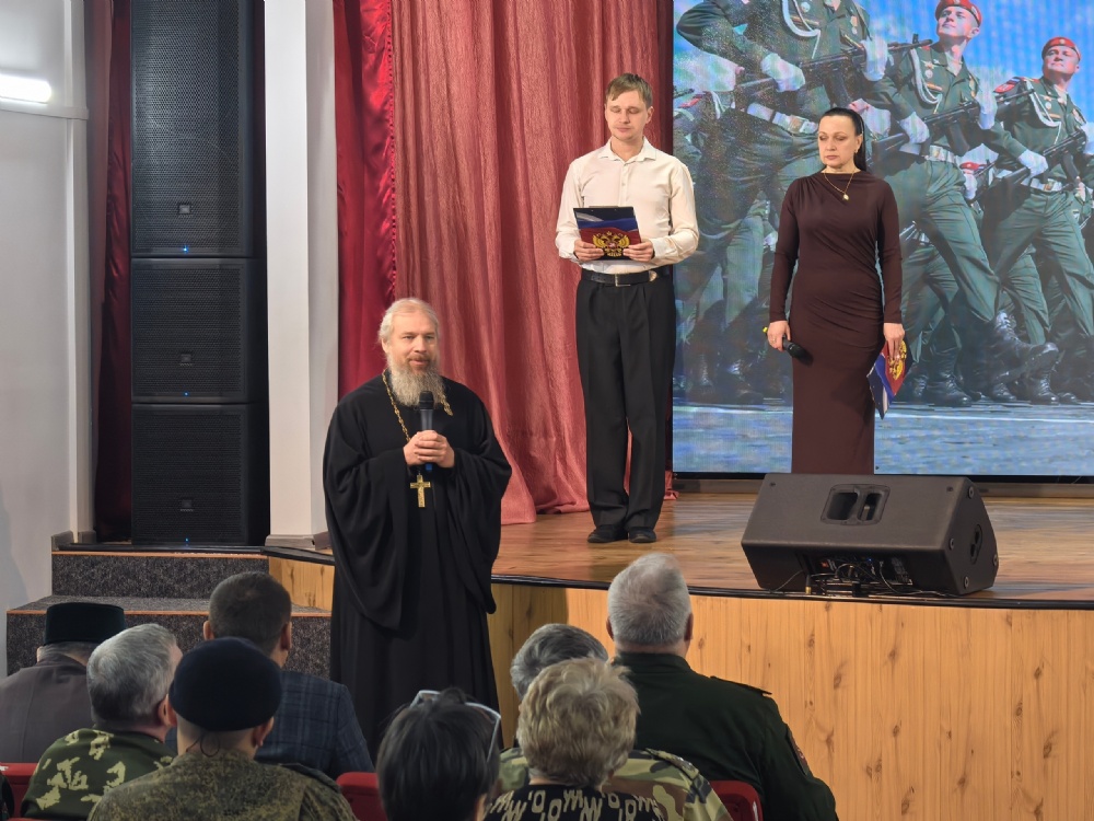 Благочинный Николаевского округа обратился со словами напутствия к призывникам