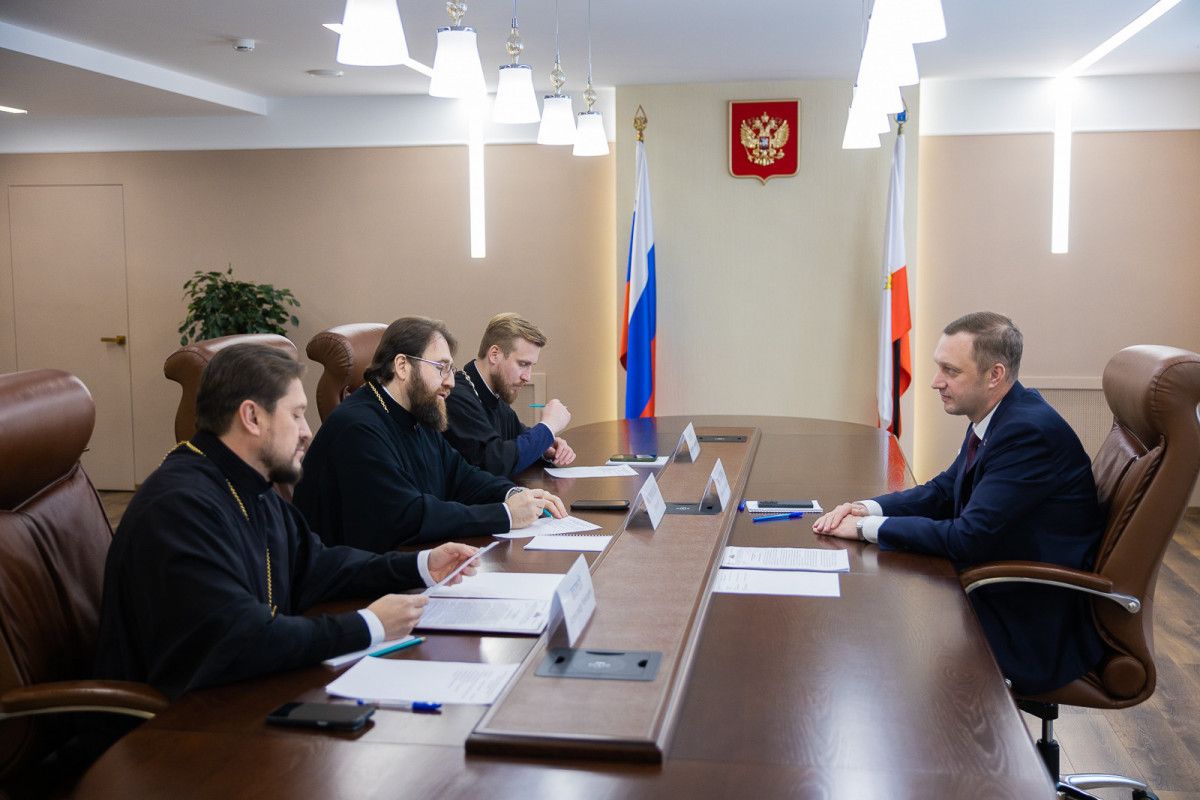 Митрополит Игнатий встретился с губернатором Саратовской области Романом Викторовичем Бусаргиным