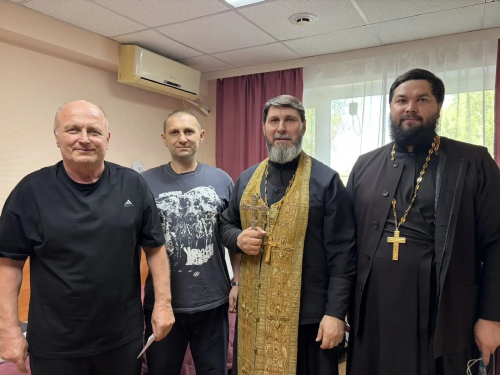 В преддверии Дня Победы священники посетили подопечных Центра «Волга» г. Балаково