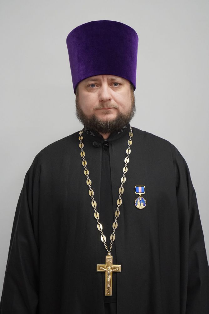 Священник Андрей Голощапов