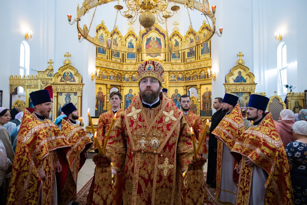 Митрополит Игнатий совершил Божественную литургию в Георгиевском храме г. Саратова